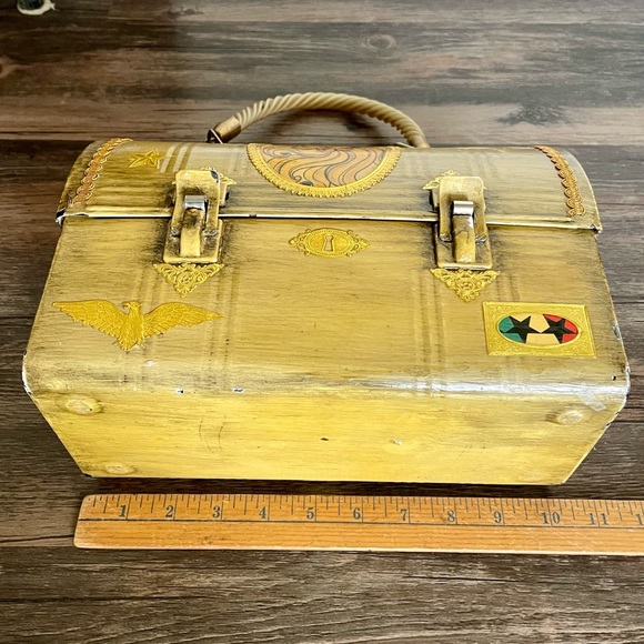 Vintage Decoupage Metal Lunchbox Purse Handbag Yellow Astrology Aquarius 1970 - Picture 11 of 11
